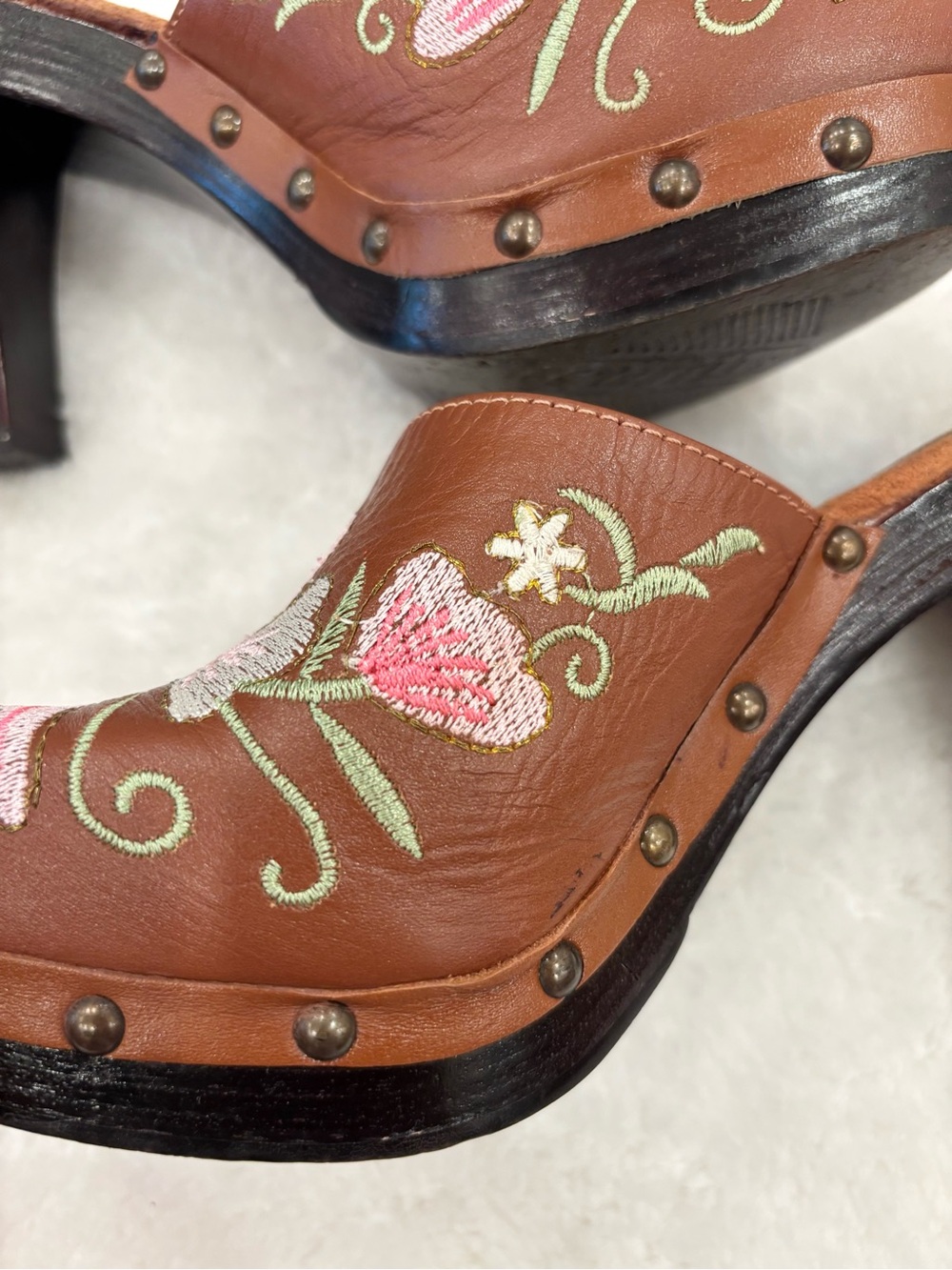 Seychelles Leather Floral Embroidered Heel Clogs - Picture 5 of 9